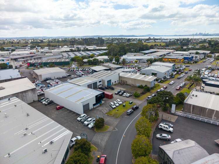 9-11 Paramount Drive Henderson_9