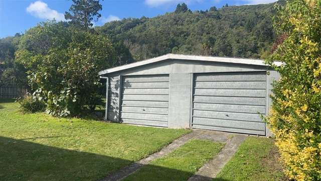 90 Waikawa Road 10728_1