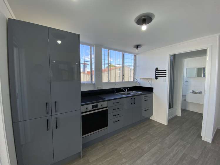 D/4010 Great North Road Kelston_5