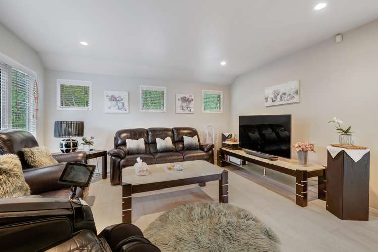 15 Springwater Vale Unsworth Heights_7