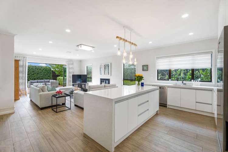 84 Intrepid Crescent Beachlands_5