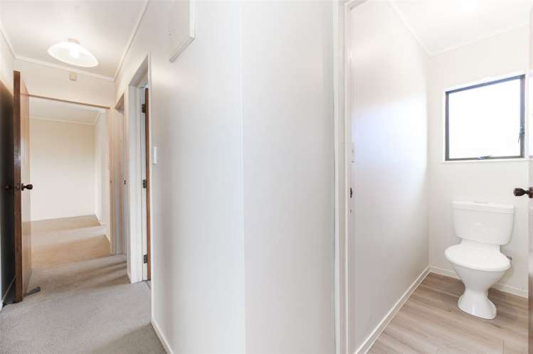 2/38 Leo Street Glen Eden_8