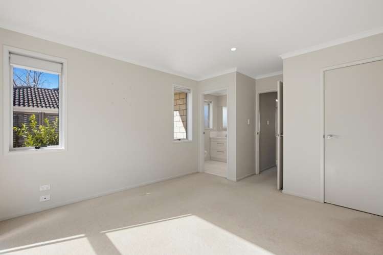 9 Barossa Way Brookfield_5