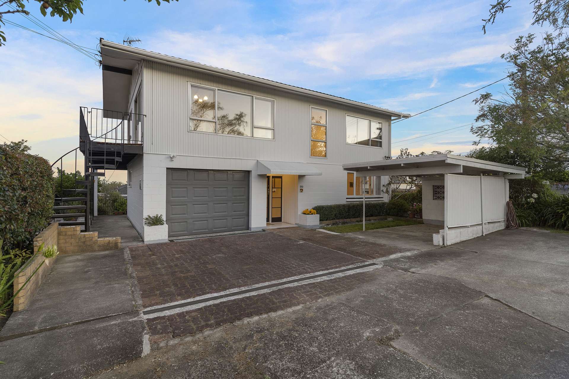 2/253 Glenfield Road Hillcrest_0