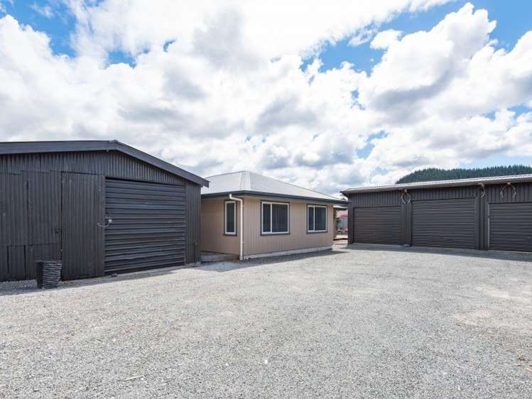 42 Lord Auckland Road Wakefield_13