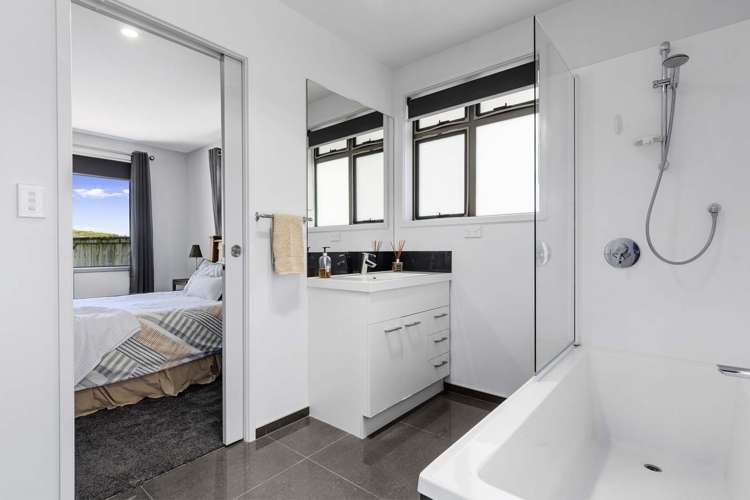 29 Bryan Gallagher Place Welcome Bay_13