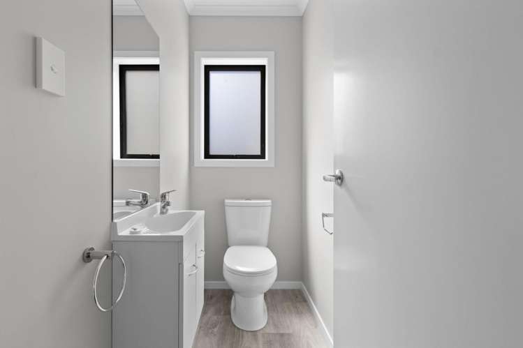 2/1 Garthwood Road Hillcrest_13