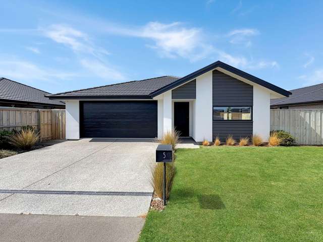 ROLLESTON - FOUR-BEDROOM FAMILY HOME, TWO BATHROOMS, DOUBLE GARAGE