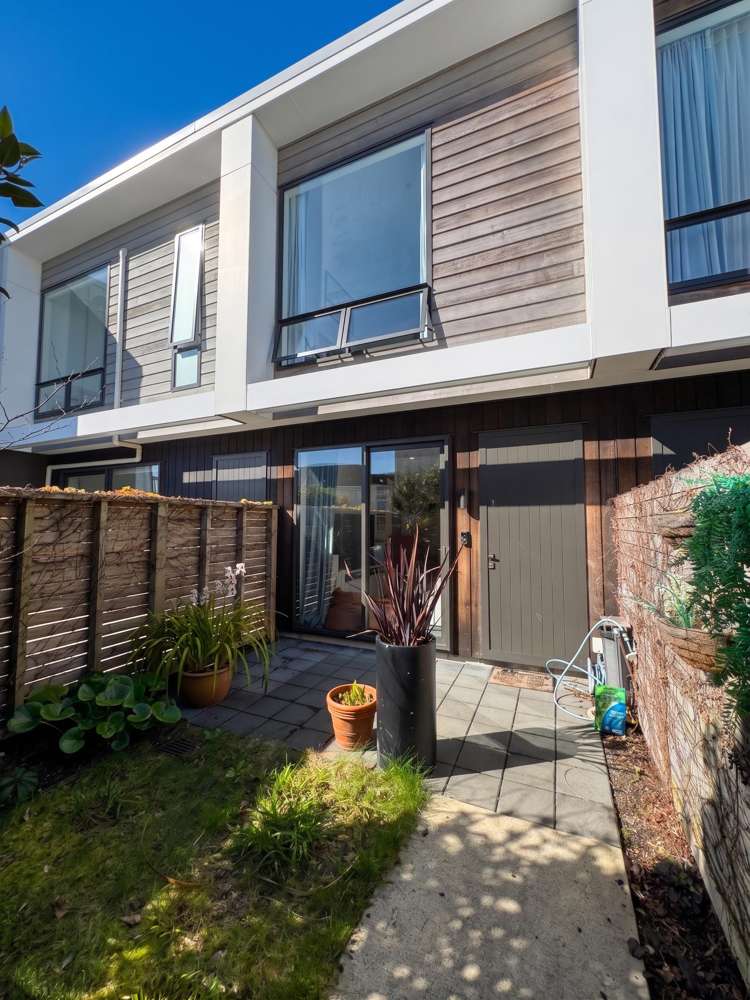 9/4 Glen Atkinson Street St Heliers_13