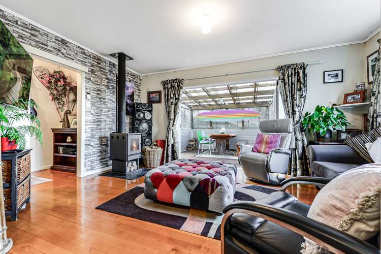 2 Point Street Raglan_8