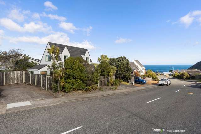 SUPER SUNNY LOW MAINTENANCE LIVING!