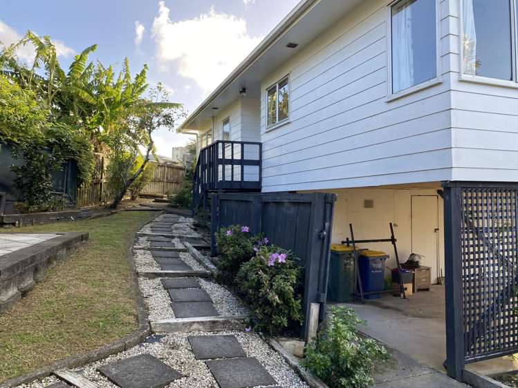 2/34A Helena Street Massey_9