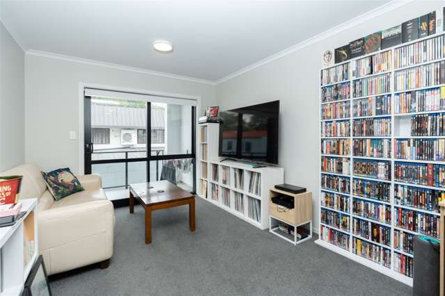 107/17 Vialou Street Hamilton Central_4