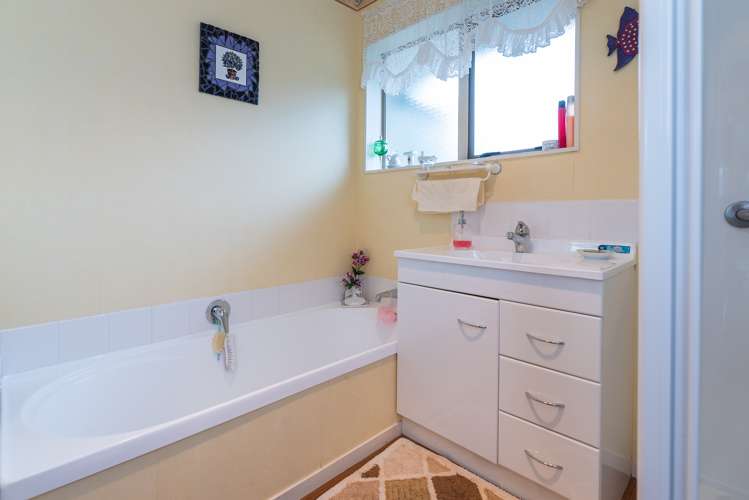 18b Dennis Taylor Court Paraparaumu_10