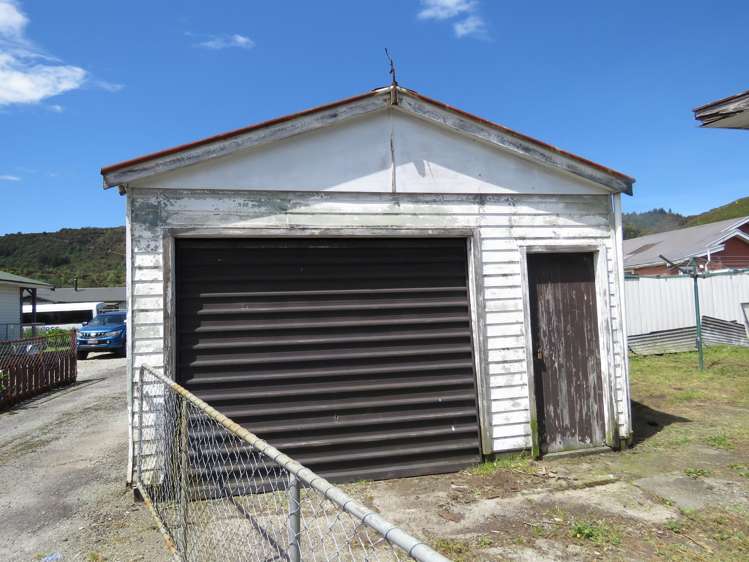 82 Shiel Street Reefton_14