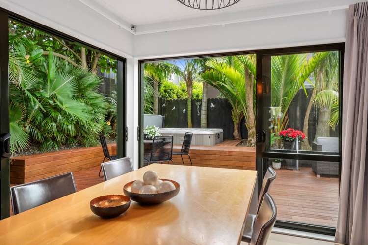 42 Merani Street Narrow Neck_11