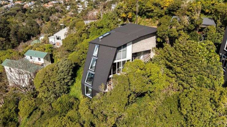 Grand Designs cliff-hanger house sells sight unseen to overseas buyer for $1.4m