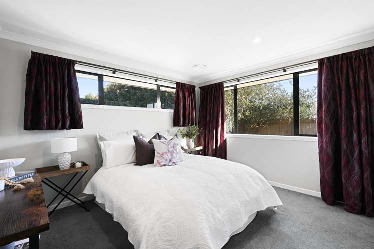 6 Compton Grove Huntington_22