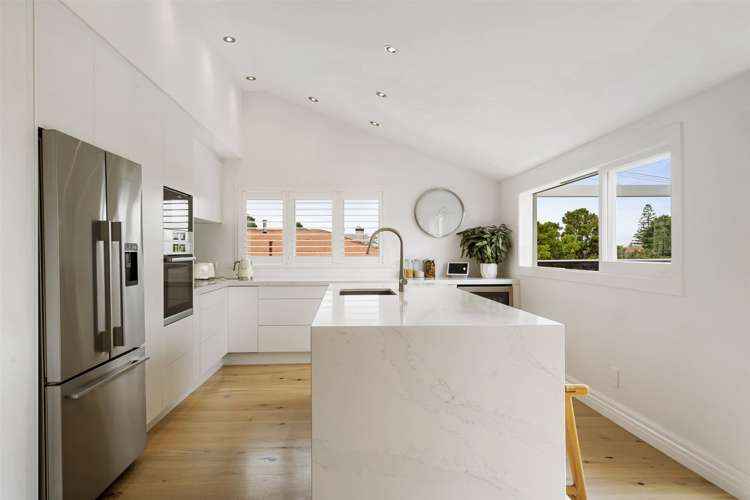 6 Lake Road Devonport_10