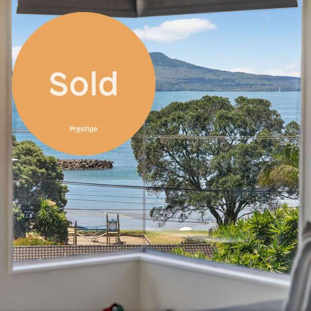 Freehold Coastal Gem with Stunning Sea Views