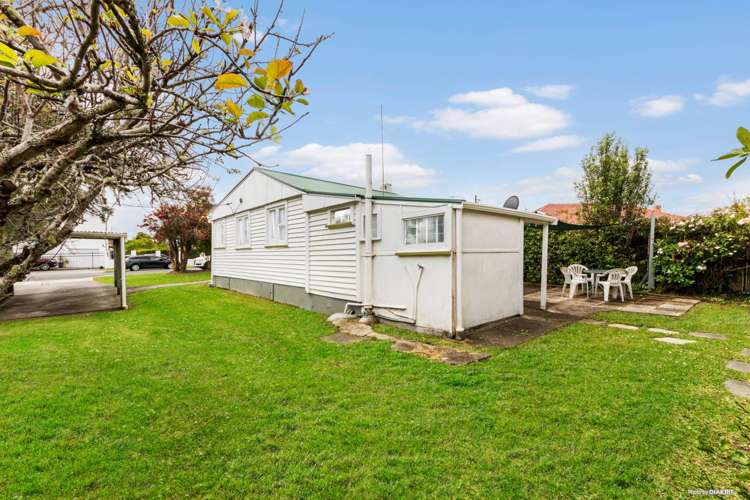 49 Roberts Road Te Atatu South_2