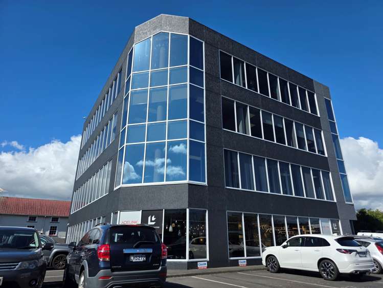 2 Kalmia Street_0