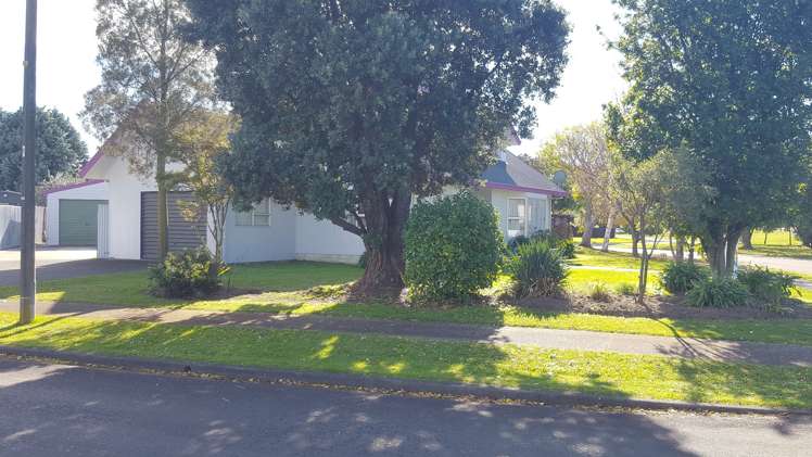 16 Atherfold Crescent Greenmeadows_24