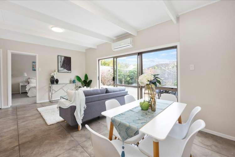 2/10 Robert Street_0