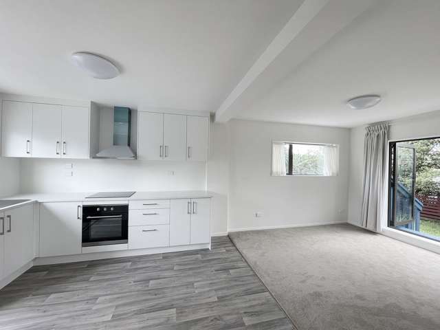 Tidy 2 Bedroom Unit Near the Sea  – Big Garden