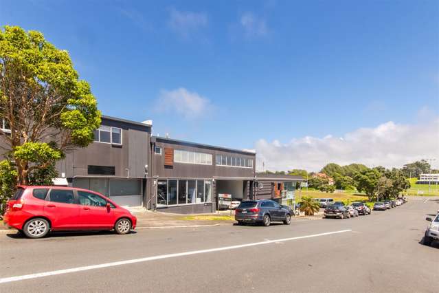 3/55 Barrys Point Road Takapuna_1
