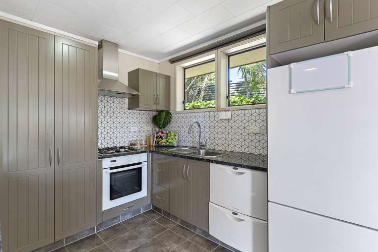 2/80a Captain Scott Road Glen Eden_14