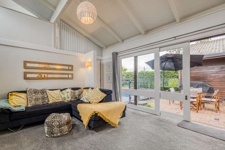 279 Royal Road Massey_2