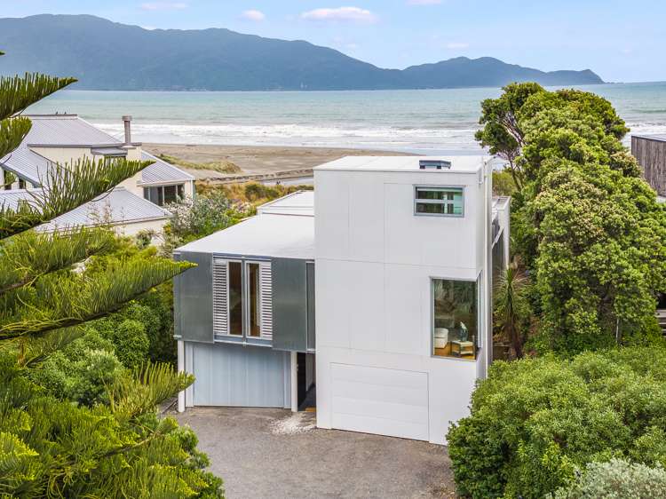31 Field Way Waikanae Beach_1