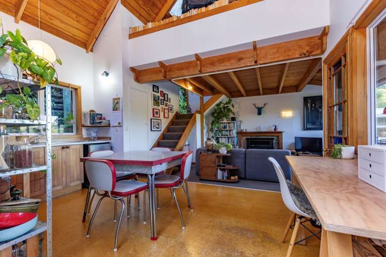 1097 Huia Road Huia_16