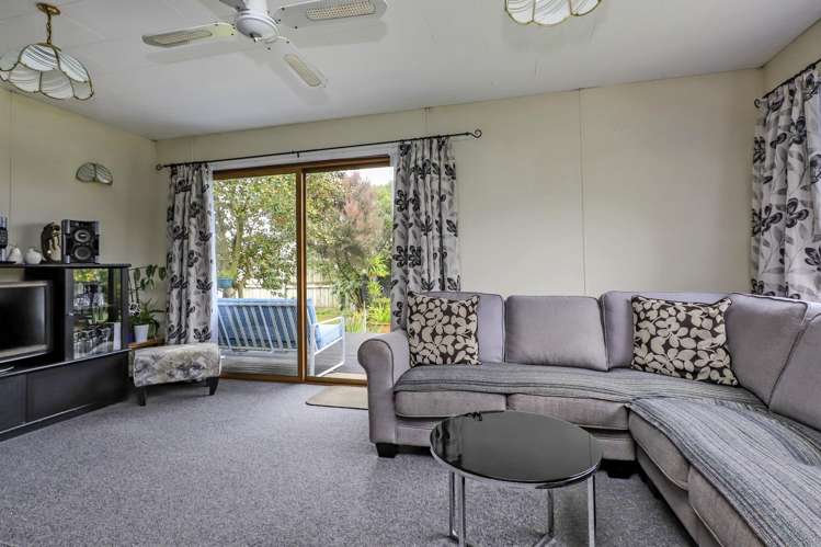 13 Kirkcaldy Place Flaxmere_2