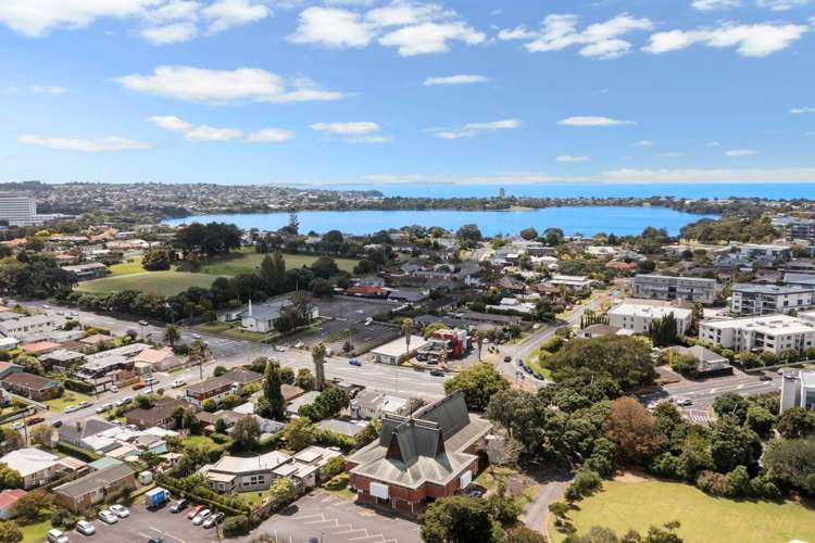 2/14 Taharoto Road Takapuna_17