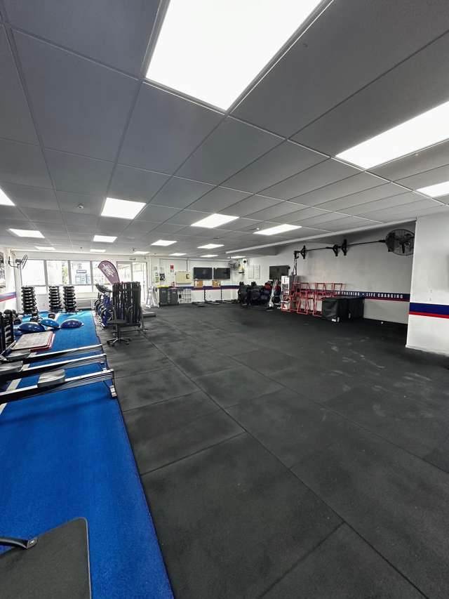 High-Exposure 250sqm Space - Glen Eden