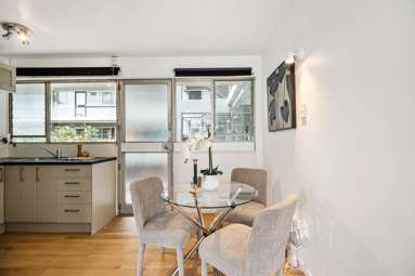 208/9 Sarawia Street_4