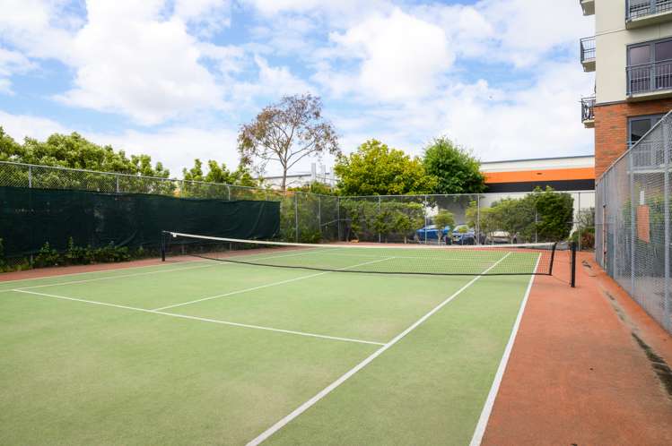 Gb/10 Crown Lynn Place New Lynn_10