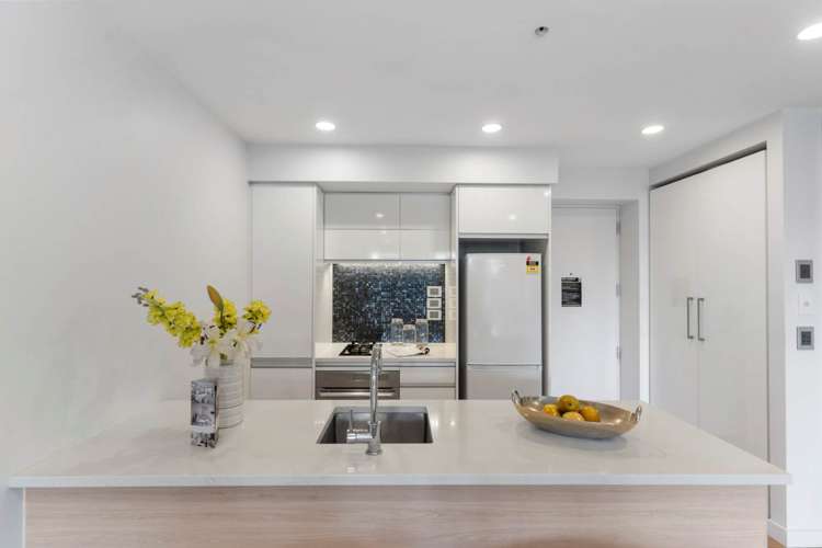 406/10 Lion Place Epsom_13