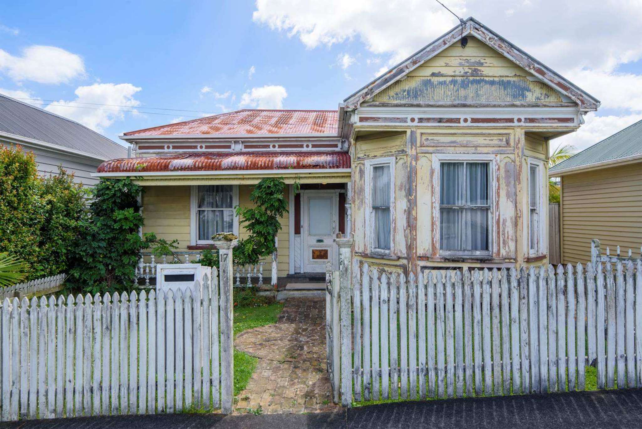 Run-down villa with no off-street parking sells for $2.23m