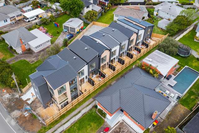 Discover Luxurious Living in Te Atatu Peninsula!