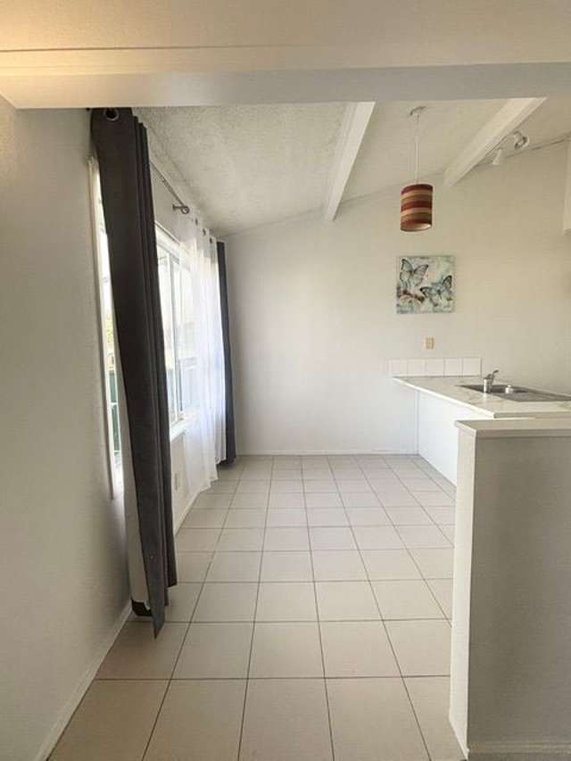 1/23 Woodcote Drive Glenfield_3