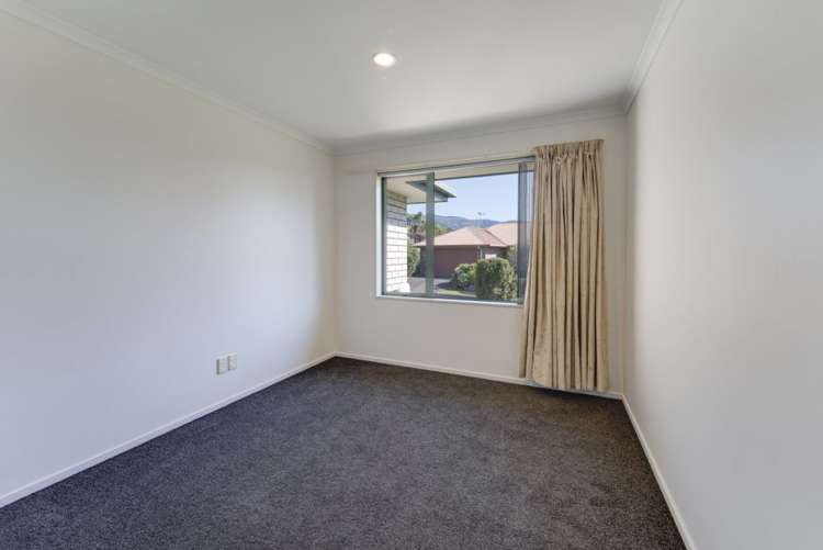 27 Kingsford Drive Stoke_11