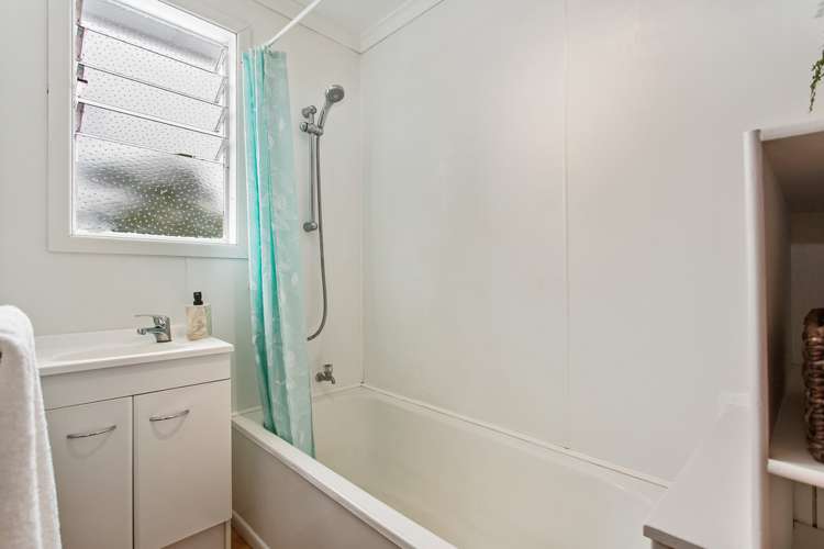 1/49a Lancaster Road Beach Haven_13