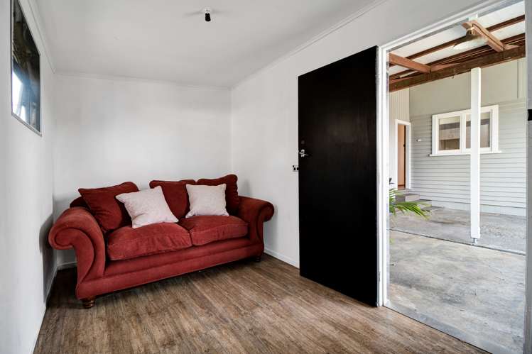 162 Seaview Road Westown_10