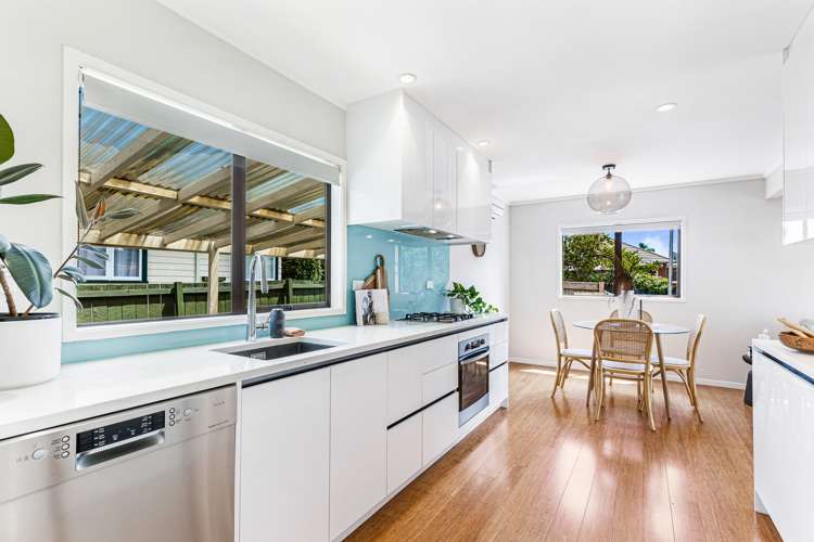 2/12 Neil Avenue Te Atatu Peninsula_6