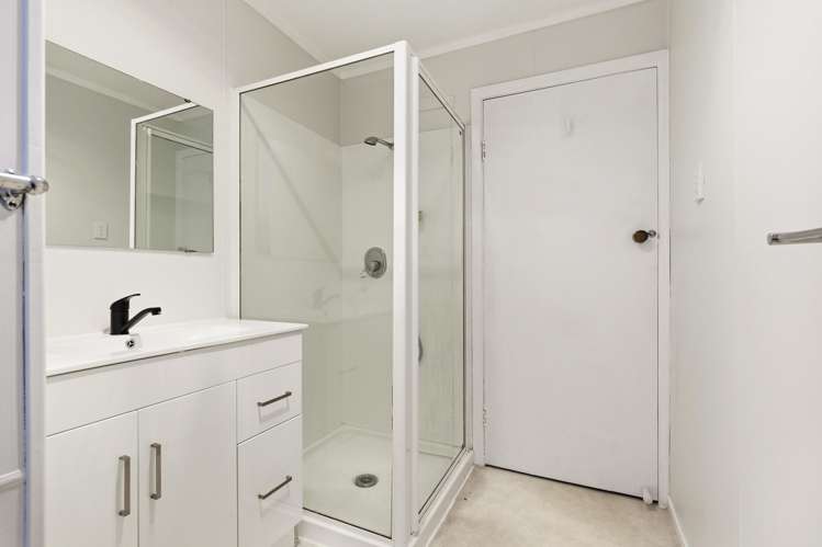 15 Romney Square Tawa_21