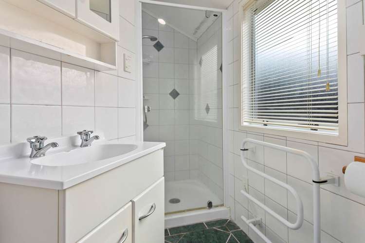 23 Hurstbourn Priors Goodwood Heights_13