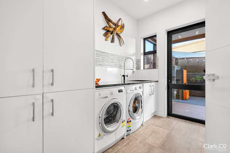 131 Endeavour Drive Whitby_11